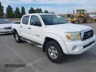 2005 Toyota Tacoma PreRunner with VIN 5TEJU62N05Z014976, listed as a IAAI auction lot 41770767 with 343,946 mi miles. Bid and sale history available at carsss.com. Image 1.