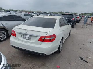 2012 Mercedes-Benz E-Class E 350 Luxury with VIN WDDHF5KB9CA659728, listed as a IAAI auction lot 41948569 with 156,322 mi miles. Bid and sale history available at carsss.com. Image 4.