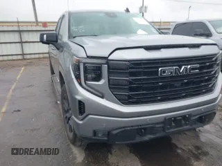 2024 GMC Sierra 1500 Elevation z VIN 1GTUUCED0RZ114348, wystawiony jako IAAI lot #41899598 z przebiegiem 25 372 mil mil oraz . Historia ofert i sprzedaży dostępna na DreamBid. Obrazek 1.