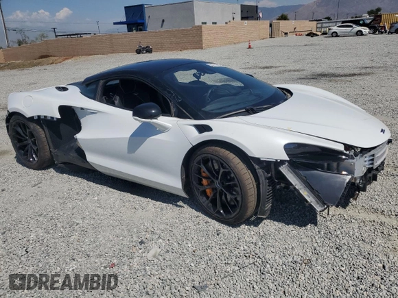 2023 McLaren Artura z VIN SBM16AEA8PW001339, wystawiony jako Copart lot #65218394 z przebiegiem 1954 mil mil oraz Szkody całkowita. Historia ofert i sprzedaży dostępna na DreamBid. Obrazek 4.
