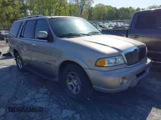 2002 Lincoln Navigator z VIN 5LMFU28R12LJ03421, wystawiony jako IAAI lot #41977604 z przebiegiem 192 807 mil mil oraz . Historia ofert i sprzedaży dostępna na DreamBid. Obrazek 1.