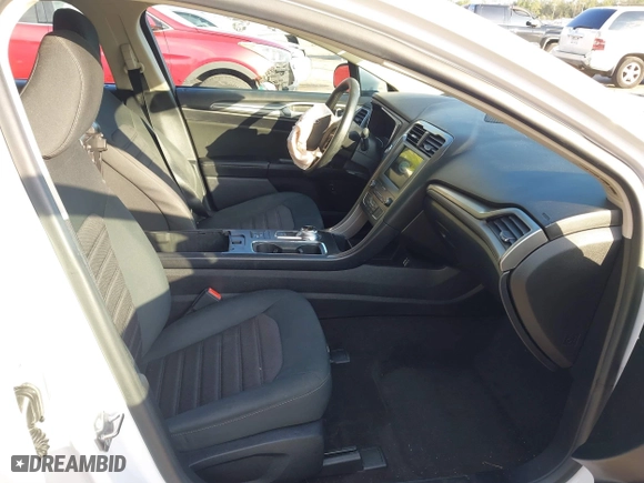 2020 Ford Fusion Hybrid SE with VIN 3FA6P0LU6LR184925, listed as a IAAI auction lot 41328622 with 40,412 mi miles. Bid and sale history available at carsss.com. Image 5.