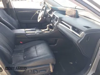 2019 Lexus RX 350L Premium z VIN JTJGZKCA9K2013385, wystawiony jako IAAI lot #42072200 z przebiegiem Nie podano mil oraz . Historia ofert i sprzedaży dostępna na DreamBid. Obrazek 5.
