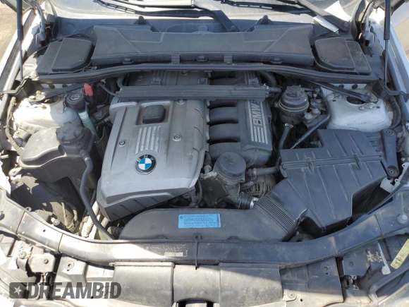 2006 BMW 3 Series 330i z VIN WBAVB33576AZ85325, wystawiony jako Copart lot #56681815 z przebiegiem Nie podano mil oraz Szkoda całkowita • Salvage title. Historia ofert i sprzedaży dostępna na DreamBid. Obrazek 11.