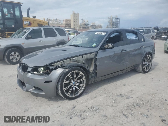 2011 BMW M3 z VIN WBSPM9C55BE202555, wystawiony jako Copart lot #46923435 z przebiegiem 78 949 mil mil oraz Szkody całkowita. Historia ofert i sprzedaży dostępna na DreamBid. Obrazek 1.