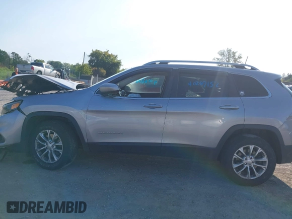 2019 Jeep Cherokee Latitude with VIN 1C4PJMCB5KD107122, listed as a IAAI auction lot 40267152 with 113,822 mi miles. Bid and sale history available at carsss.com. Image 14.