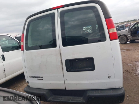 2013 Chevrolet Express Cargo z VIN 1GCWGFBA5D1110640, wystawiony jako IAAI lot #42177906 z przebiegiem 204 672 mil mil oraz . Historia ofert i sprzedaży dostępna na DreamBid. Obrazek 17.