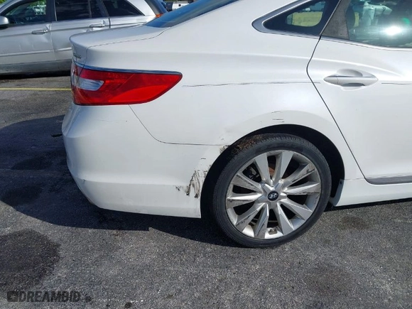 2015 Hyundai Azera Limited with VIN KMHFH4JGXFA474784, listed as a IAAI auction lot 41668106 with 126,709 mi miles. Bid and sale history available at carsss.com. Image 13.