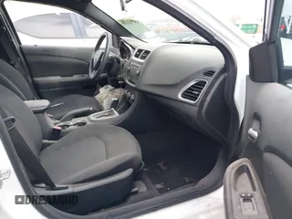 2014 Dodge Avenger SE z VIN 1C3CDZAB8EN200550, wystawiony jako IAAI lot #40389714 z przebiegiem 74 029 mil mil oraz . Historia ofert i sprzedaży dostępna na DreamBid. Obrazek 5.