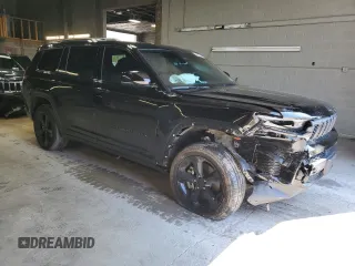 2025 Jeep Grand Cherokee Altitude X z VIN 1C4RJKAG8S8636777, wystawiony jako Copart lot #56097395 z przebiegiem 13 973 mil mil oraz Szkody całkowita. Historia ofert i sprzedaży dostępna na DreamBid. Obrazek 4.