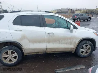 2020 Chevrolet Trax LT with VIN KL7CJPSB6LB313402, listed as a IAAI auction lot 41490132 with 59,459 mi miles. Bid and sale history available at carsss.com. Image 13.