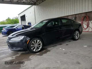 2015 Chrysler 200 S z VIN 1C3CCCBB0FN665484, wystawiony jako Copart lot #56420725 z przebiegiem 138 919 mil mil oraz Szkoda całkowita • Salvage title. Historia ofert i sprzedaży dostępna na DreamBid. Obrazek 1.