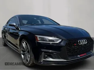2018 Audi S5 Sportback Prestige z VIN WAUC4CF5XJA099182, wystawiony jako Copart lot #51390975 z przebiegiem 135 837 mil mil oraz Tytuł czysty. Historia ofert i sprzedaży dostępna na DreamBid. Obrazek 1.