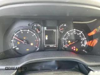 2024 Toyota 4Runner SR5 z VIN JTEMU5JR5R6292041, wystawiony jako Copart lot #59817895 z przebiegiem 9 451 mil mil oraz Szkoda całkowita • Salvage title. Historia ofert i sprzedaży dostępna na DreamBid. Obrazek 9.