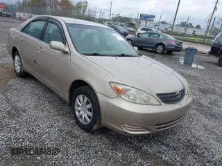 2004 Toyota Camry LE with VIN 4T1BE32K94U347539, listed as a IAAI auction lot 41957246 with 234,747 mi miles. Bid and sale history available at carsss.com. Image 1.