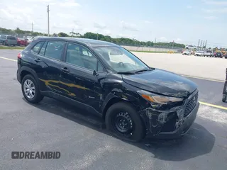 2025 Toyota Corolla Cross L с VIN 7MUAAAAG9SV138774, выставлен на аукционе IAAI как лот 42382749 с пробегом 26 миль миль и . История ставок и продаж доступна на DreamBid. Изображение 1.