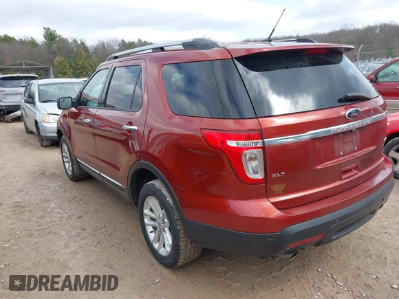 2014 Ford Explorer XLT z VIN 1FM5K8D86EGC39500, wystawiony jako IAAI lot #42096826 z przebiegiem 228 282 mil mil oraz . Historia ofert i sprzedaży dostępna na DreamBid. Obrazek 3.