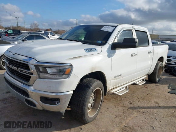2019 Ram 1500 Big Horn z VIN 1C6RREFT6KN522317, wystawiony jako IAAI lot #41483697 z przebiegiem Nie podano mil oraz . Historia ofert i sprzedaży dostępna na DreamBid. Obrazek 2.
