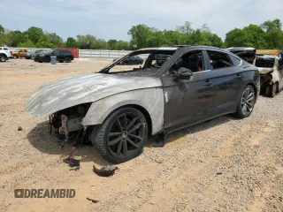 2024 Audi A5 Sportback S line Premium z VIN WAUDACF51RA032172, wystawiony jako Copart lot #52730095 z przebiegiem Nie podano mil oraz Nie do naprawy • Non repairable. Historia ofert i sprzedaży dostępna na DreamBid. Obrazek 1.