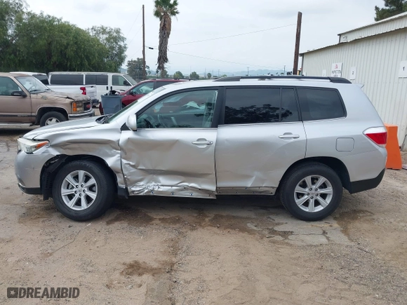 2013 Toyota Highlander with VIN 5TDZK3EHXDS103043, listed as a IAAI auction lot 41889515 with 83,976 mi miles. Bid and sale history available at carsss.com. Image 14.