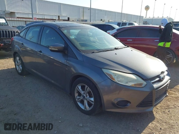 2013 Ford Focus SE with VIN 1FADP3F20DL325958, listed as a IAAI auction lot 41997500 with 195,793 mi miles. Bid and sale history available at carsss.com. Image 1.