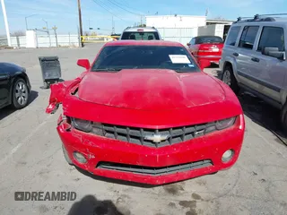 2013 Chevrolet Camaro LT z VIN 2G1FB1E33D9167938, wystawiony jako IAAI lot #41511506 z przebiegiem 204 269 mil mil oraz . Historia ofert i sprzedaży dostępna na DreamBid. Obrazek 13.