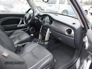 2003 MINI Hardtop S z VIN WMWRE33433TD60388, wystawiony jako IAAI lot #42313209 z przebiegiem 125 869 mil mil oraz . Historia ofert i sprzedaży dostępna na DreamBid. Obrazek 5.