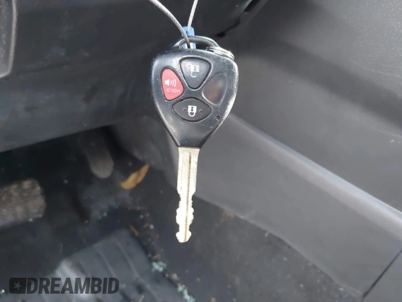2010 Pontiac Vibe 1SA z VIN 5Y2SP6E80AZ417279, wystawiony jako IAAI lot #41029040 z przebiegiem 150 087 mil mil oraz . Historia ofert i sprzedaży dostępna na DreamBid. Obrazek 11.