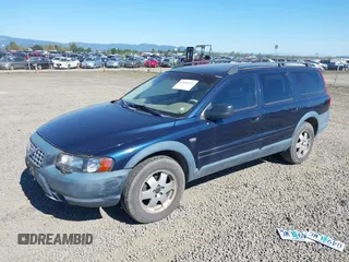 2002 Volvo V70 with VIN YV1SZ58D521055229, listed as a IAAI auction lot 42054331 with 141,077 mi miles. Bid and sale history available at carsss.com. Image 2.