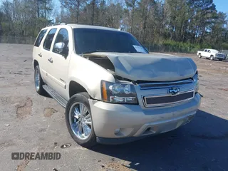 2008 Chevrolet Tahoe 1LT z VIN 1GNFC13058R113461, wystawiony jako IAAI lot #41751200 z przebiegiem 278 902 mil mil oraz . Historia ofert i sprzedaży dostępna na DreamBid. Obrazek 1.