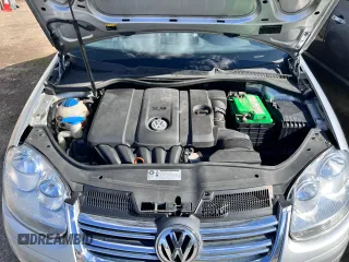 2010 Volkswagen Jetta Limited Edition z VIN 3VWRZ7AJ0AM053614, wystawiony jako Copart lot #54429245 z przebiegiem 148 988 mil mil oraz Czysty tytuł • Clean title. Historia ofert i sprzedaży dostępna na DreamBid. Obrazek 7.