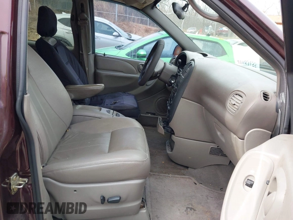 2003 Dodge Grand Caravan with VIN 2D8GP54L63R361675, listed as a IAAI auction lot 41683155 with 220,752 mi miles and . Bid and sale history available at DreamBid. Image 5.