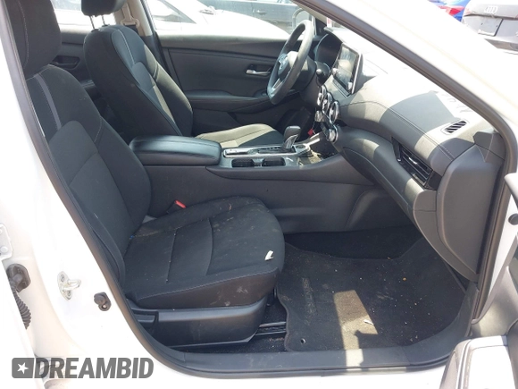 2024 Nissan Sentra SV z VIN 3N1AB8CV7RY219189, wystawiony jako IAAI lot #42240272 z przebiegiem 50 482 mil mil oraz . Historia ofert i sprzedaży dostępna na DreamBid. Obrazek 5.