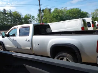 2014 GMC Sierra 2500HD SLT z VIN 1GT121C87EF192186, wystawiony jako IAAI lot #42112685 z przebiegiem 114 626 mil mil oraz . Historia ofert i sprzedaży dostępna na DreamBid. Obrazek 14.
