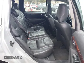 2005 Volvo V70 with VIN YV1SW592752460495, listed as a IAAI auction lot 41910539 with 202,856 mi miles. Bid and sale history available at carsss.com. Image 8.