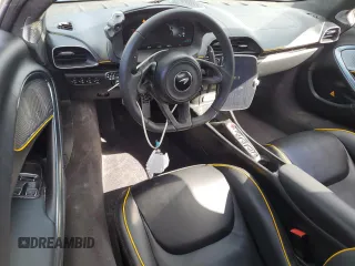 2024 McLaren Artura z VIN SBM16AEA2RW002389, wystawiony jako Copart lot #74246334 z przebiegiem 1374 mil mil oraz Nie do naprawy. Historia ofert i sprzedaży dostępna na DreamBid. Obrazek 8.