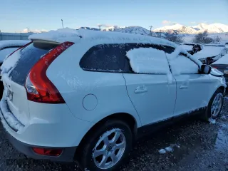 2011 Volvo XC60 3.2L with VIN YV4952DL9B2162335, listed as a Copart auction lot 48725495 with 127,859 mi miles and Salvage Title. Bid and sale history available at carsss.com. Image 3.