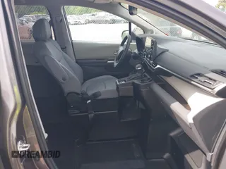 2024 Toyota Sienna XLE z VIN 5TDJRKEC0RS180714, wystawiony jako IAAI lot #42291589 z przebiegiem 4452 mil mil oraz . Historia ofert i sprzedaży dostępna na DreamBid. Obrazek 5.