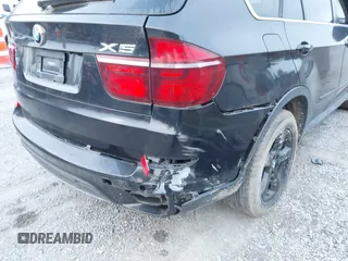 2013 BMW X5 xDrive50i с VIN 5UXZV8C57D0C15445, выставлен на аукционе IAAI как лот 42508989 с пробегом 102 212 миль миль и . История ставок и продаж доступна на DreamBid. Изображение 18.