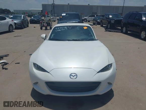 2021 Mazda MX-5 Miata Grand Touring z VIN JM1NDAM71M0457011, wystawiony jako IAAI lot #42427652 z przebiegiem 4 045 mil mil oraz . Historia ofert i sprzedaży dostępna na DreamBid. Obrazek 13.