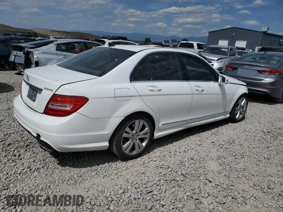 2013 Mercedes-Benz C 300 Sport z VIN WDDGF8AB1DR286864, wystawiony jako Copart lot #62366405 z przebiegiem 107 546 mil mil oraz Szkoda całkowita • Salvage title. Historia ofert i sprzedaży dostępna na DreamBid. Obrazek 3.