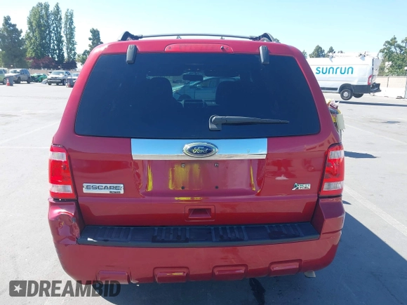 2010 Ford Escape Limited z VIN 1FMCU9EG8AKB12381, wystawiony jako IAAI lot #42385229 z przebiegiem 141 657 mil mil oraz . Historia ofert i sprzedaży dostępna na DreamBid. Obrazek 16.