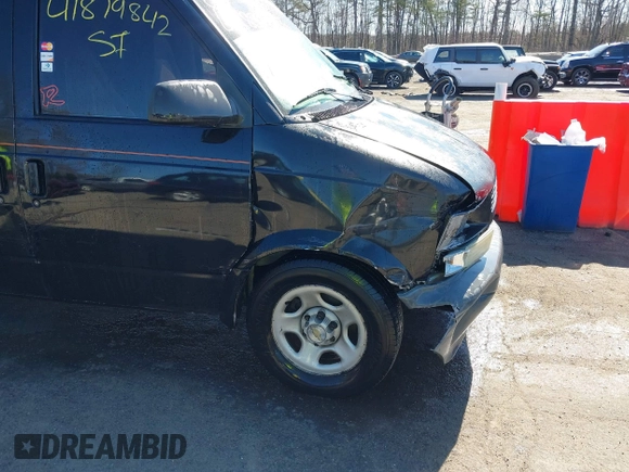 2004 Chevrolet Astro Cargo with VIN 1GCDM19X04B123352, listed as a IAAI auction lot 41879842 with 197,916 mi miles. Bid and sale history available at carsss.com. Image 6.
