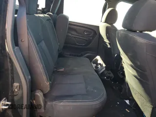 2018 Nissan Titan SV z VIN 1N6AA1E64JN527447, wystawiony jako Copart lot #52909825 z przebiegiem 92 422 mil mil oraz Szkoda całkowita • Salvage title. Historia ofert i sprzedaży dostępna na DreamBid. Obrazek 10.