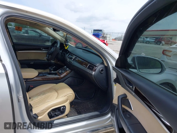 2011 Audi A8 z VIN WAUAVAFD7BN006743, wystawiony jako IAAI lot #42278486 z przebiegiem Nie podano mil oraz . Historia ofert i sprzedaży dostępna na DreamBid. Obrazek 5.
