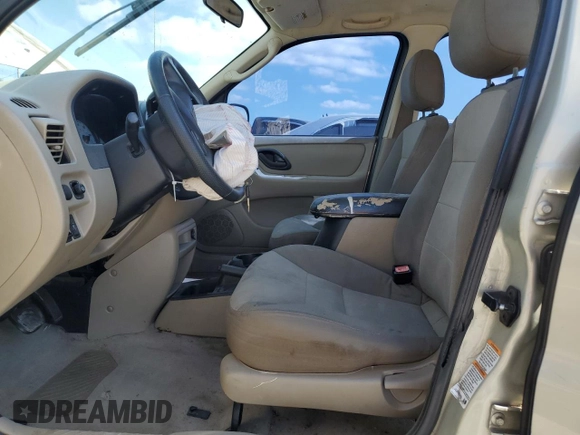 2004 Ford Escape with VIN 1FMCU02194DA23228, listed as a Copart auction lot 72161464 with 167,233 mi miles and Salvage title. Bid and sale history available at DreamBid. Image 7.