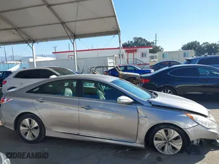 2013 Hyundai Sonata Hybrid with VIN KMHEC4A45DA095642, listed as a IAAI auction lot 41626995 with 183,710 mi miles. Bid and sale history available at carsss.com. Image 14.