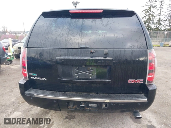 2011 GMC Yukon Denali with VIN 1GKS2EEF9BR261336, listed as a IAAI auction lot 41796533 with 149,808 mi miles. Bid and sale history available at carsss.com. Image 16.