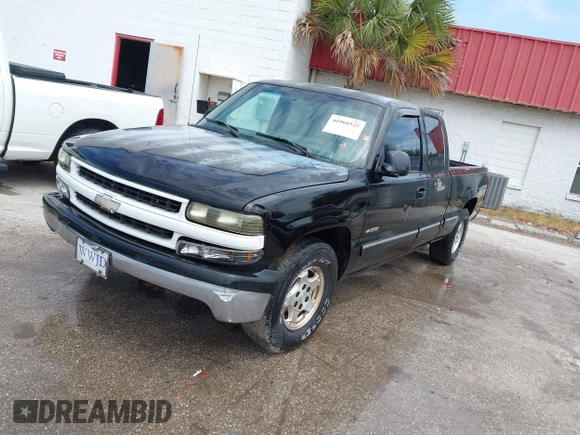 2001 Chevrolet Silverado 1500 LS with VIN 2GCEC19T611125168, listed as a IAAI auction lot 41960525 with 220,410 mi miles. Bid and sale history available at carsss.com. Image 2.