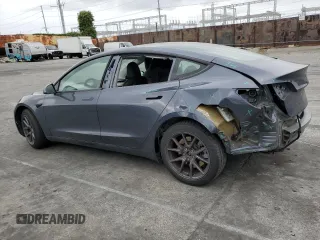 2022 Tesla Model 3 z VIN 5YJ3E1EA0NF375126, wystawiony jako Copart lot #53294925 z przebiegiem 28 318 mil mil oraz Szkoda całkowita • Salvage title. Historia ofert i sprzedaży dostępna na DreamBid. Obrazek 2.